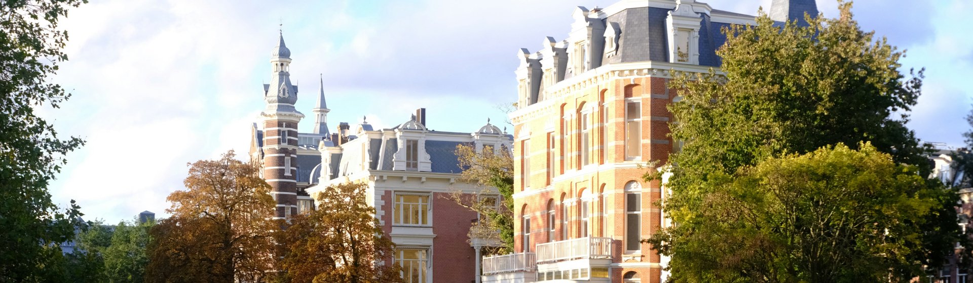Gebouw aan water